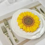 20 قطعة من المناديل الورقية المطبوعة برسوم دوار الشمس، مثالية لحفلات الأعياد والمناسبات والنزهات وحفلات الزفاف،وتزويدات المطاعم ومتاجر الحلويات، مصنوعة من لب الورق النقي.