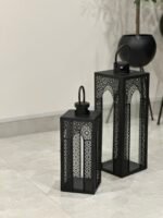 ⁦فوانيس رمضان معدن بتصميم مزخرف لون اسود 2 قطعة - رمضان 2025⁩ - الصورة ⁦3⁩