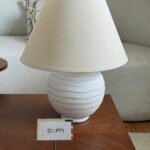 اباجورة تعمل بالكهرباء