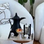 سفرة تقديم من الخشب بمسكات معدنية