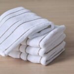 ⁦طقم مناشف يد من القطن البرتغالي بوزن 450 جرام لكل متر مربع 4 قطع - بليس - 30x30 سم⁩ - الصورة ⁦2⁩