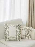 غطاء وسادة مطرز بالورق