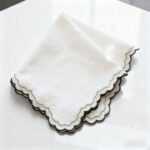 ⁦مناديل صغيرة مطرزة قماشية 38*38⁩ - الصورة ⁦2⁩