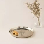 ⁦طبق ديكور معدن بنقوش نخلة - 25x25 سم⁩ - الصورة ⁦2⁩