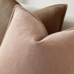 ⁦غلاف وسادة من الشينيل- زهري بمقاس 45*45سم⁩ - الصورة ⁦2⁩