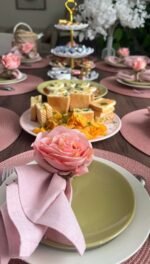 ⁦6 مسكات مناديل على شكل وردة⁩ - الصورة ⁦2⁩