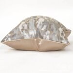 ⁦غطاء وسادة هندسي فاخر وخفيف الوزن - 45*45⁩ - الصورة ⁦4⁩