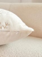 ⁦غلاف وسادة بدون حشو مطرزة بريشة -تزلج⁩ - الصورة ⁦4⁩