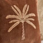 ⁦وسادة محشوة مطرزة زهرة - ديزرت إليجانس - 40x40 سم⁩ - الصورة ⁦2⁩