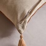 ⁦وسادة محشوة مطرزة زهرة - ديزرت إليجانس - 40x40 سم⁩ - الصورة ⁦3⁩