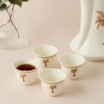 ⁦طقم فناجين قهوة خزف  4 قطع بطبعات نخيل مع إبريق شاي⁩ - الصورة ⁦2⁩