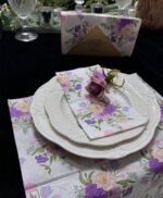 ⁦طقم مناديل 20 قطعه ب ازهار بنفسجيه⁩ - الصورة ⁦2⁩