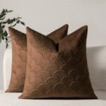 غطاء وسادة مخملي مزخرف - بلون احادي بسيط