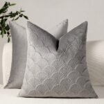 غطاء وسادة مخملي مزخرف - بلون احادي بسيط