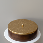 صحن خشبي زان بغطاء معدن مطروق