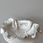 مترد تقديم علي شكل زهرة - فضي - الحجم كبير