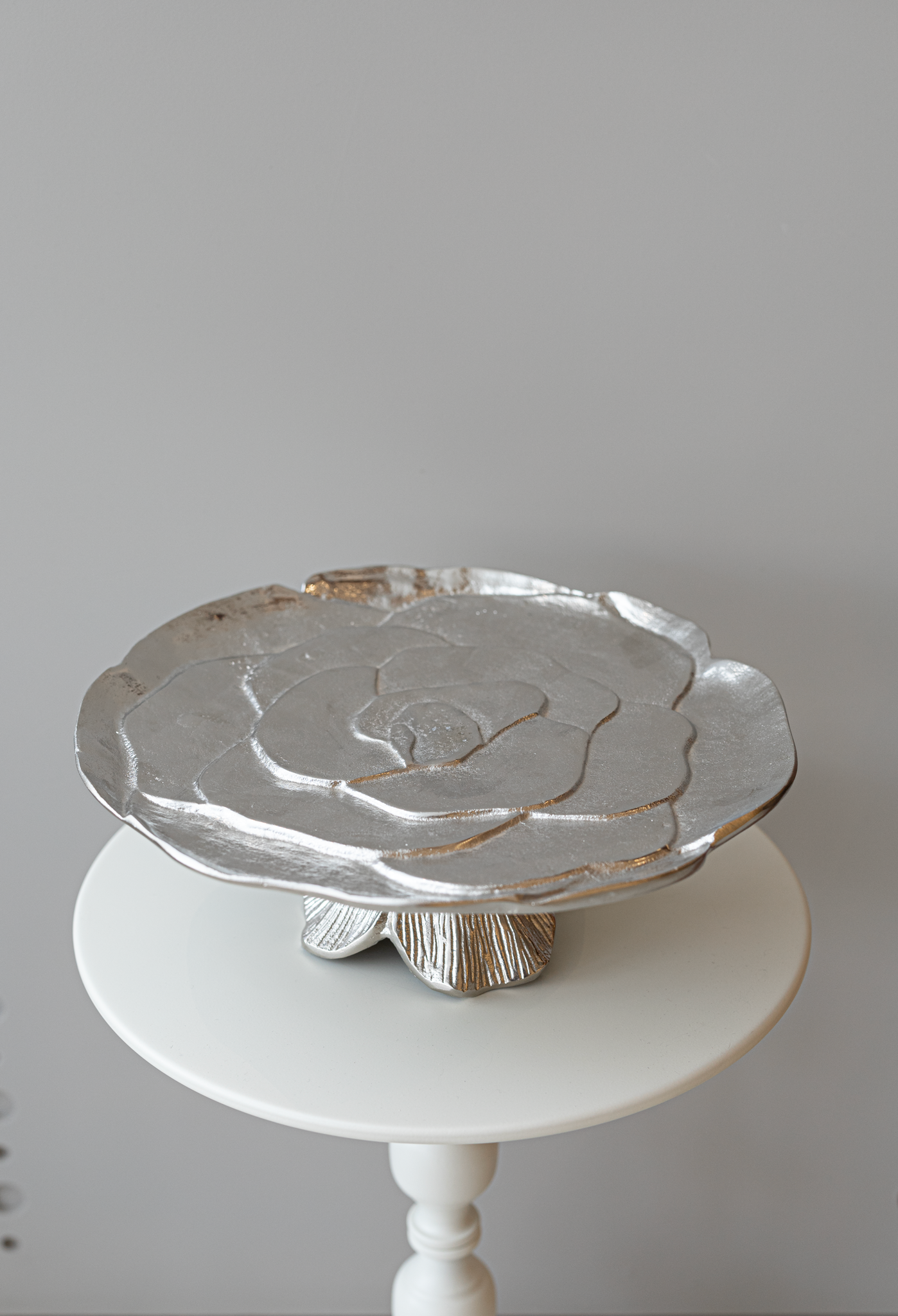 img_8334-2 مترد تقديم بالقاعدة وريدة فضي - حجم الكبير - الصورة 1