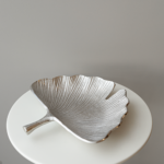 مترد تقديم علي شكل ورقة - فضي - زوجي