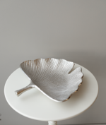 مترد تقديم علي شكل ورقة - فضي - زوجي