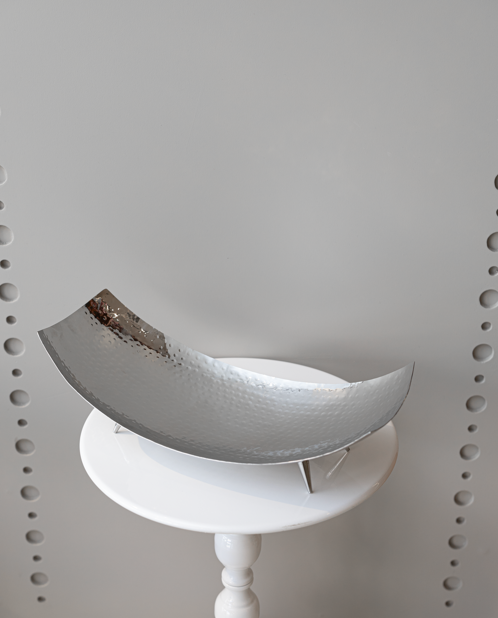 img_8976 مترد بيضاوي معدن مطروق - حجم كبير - الصورة 1