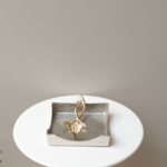 حاملة مناديل بنقش الوردة