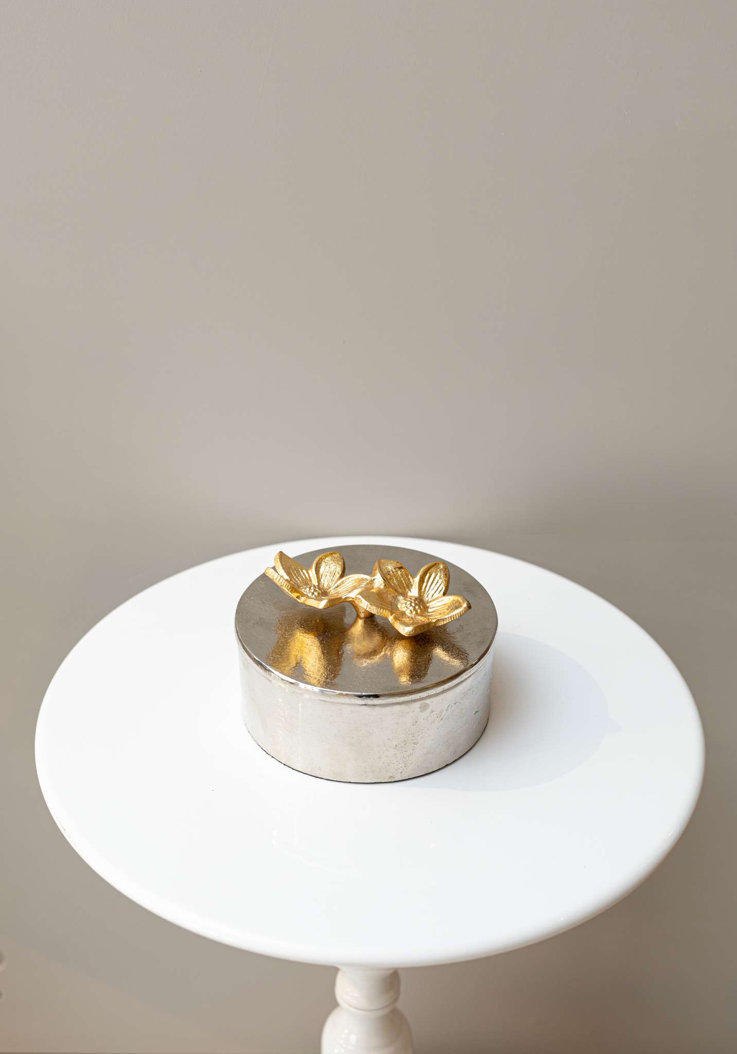 img_0282-2 علبة مكسرات معدن هندي - اوركيد ذهبي - الصورة 1