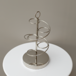 حاملة فناجين بتصميم حلزوني - فضي