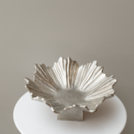 حامل حلويات من المعدن الهندي - حجم كبير