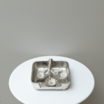 حاملة مناديل فضية نقش وردة - معدن هندي