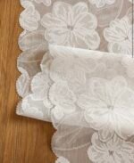 ⁦مفرش طاولة قماش زخرفي طويل ابيض - 45*160⁩ - الصورة ⁦2⁩