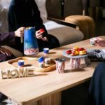 ⁦صينية تقديم خشبية حجم صغير من اورورا⁩ - الصورة ⁦2⁩