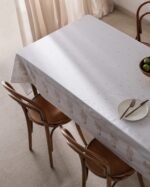 مفرش طاولة قطني من Carel – لون بيج – المقاس 160×160 سم