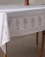 ⁦مفرش طاولة قطني من Carel – لون بيج – المقاس 160×160 سم⁩ - الصورة ⁦2⁩