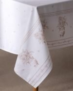 ⁦مفرش طاولة قطني من Carel – لون بيج – المقاس 160×160 سم⁩ - الصورة ⁦3⁩