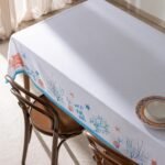 مفرش طاولة Fauve من قماش بولي قطن – أزرق فاتح / برتقالي – المقاس 150 × 250 سم