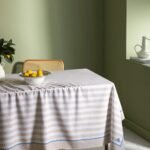 مفرش طاولة Louve من قماش بولي قطن – بيج / أبيض – المقاس 150 × 200 سم