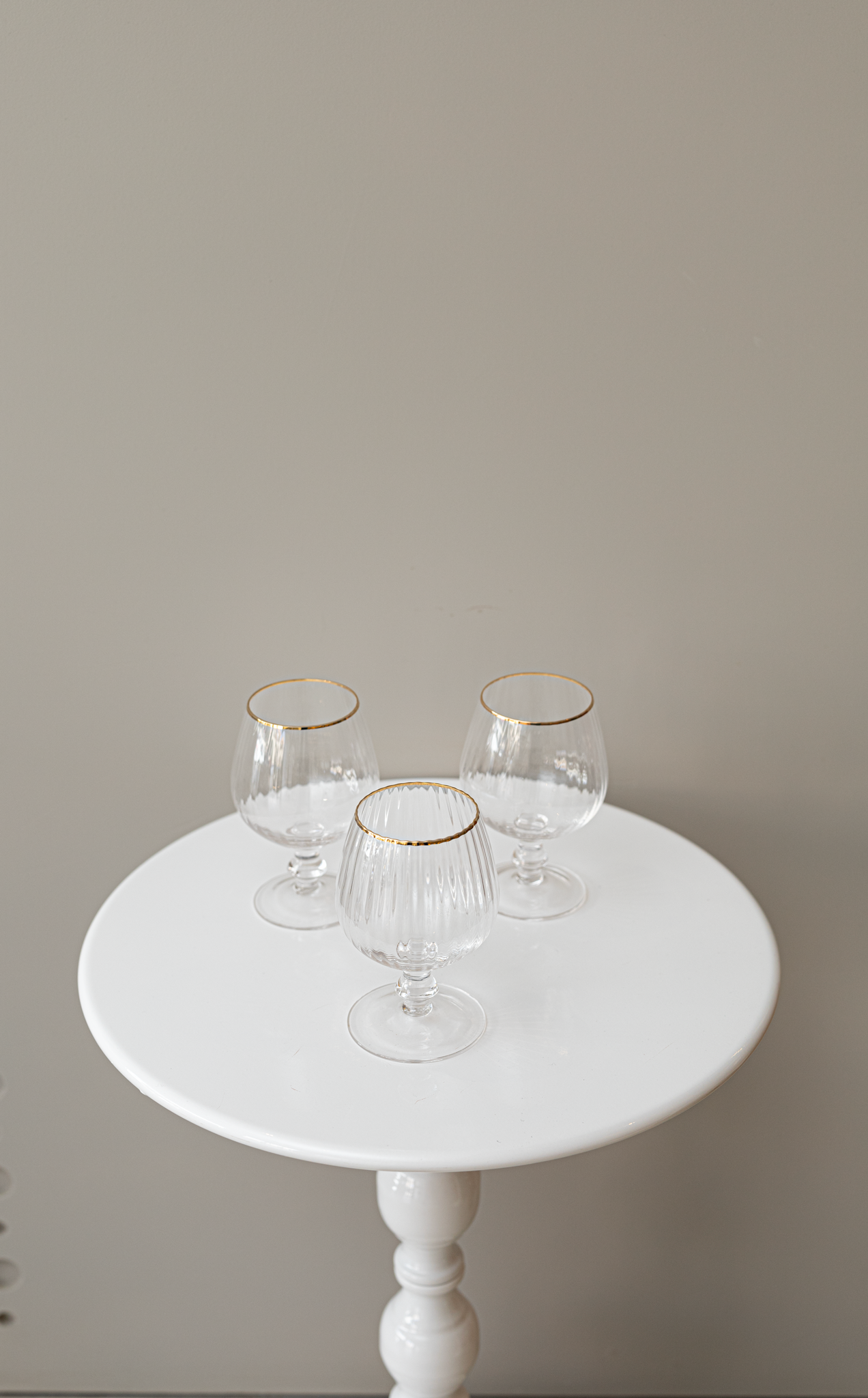 img_1264 طقم 6 كاسات زجاج حافة ذهبية - الصورة 1