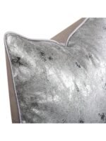 ⁦غطاء وسادة ناعم ذو نمط فضي نوردك/ 45*45⁩ - الصورة ⁦2⁩