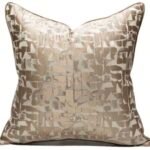 غطاء وسادة ذو نمط هندسي الجاكار البني الفاتح - 45*45