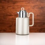⁦طقم ترامس 0.5 لتر + 1 لتر بلون أبيض لؤلؤي غير لامع وفضي⁩ - الصورة ⁦2⁩